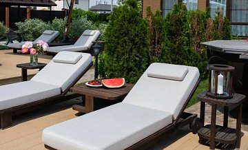 Москва всё чаще переезжает на террасы: почему outdoor-пространства стали новой гостиной загородного дома